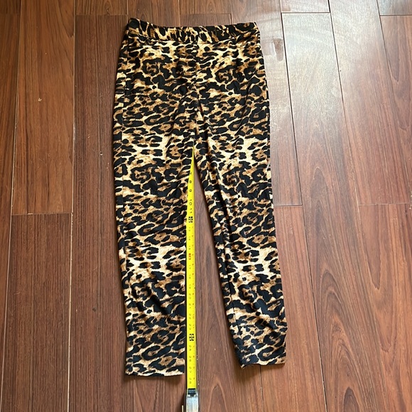 Countess Luann cheetah Print Pants Women's Size 8. - Picture 3 of 8